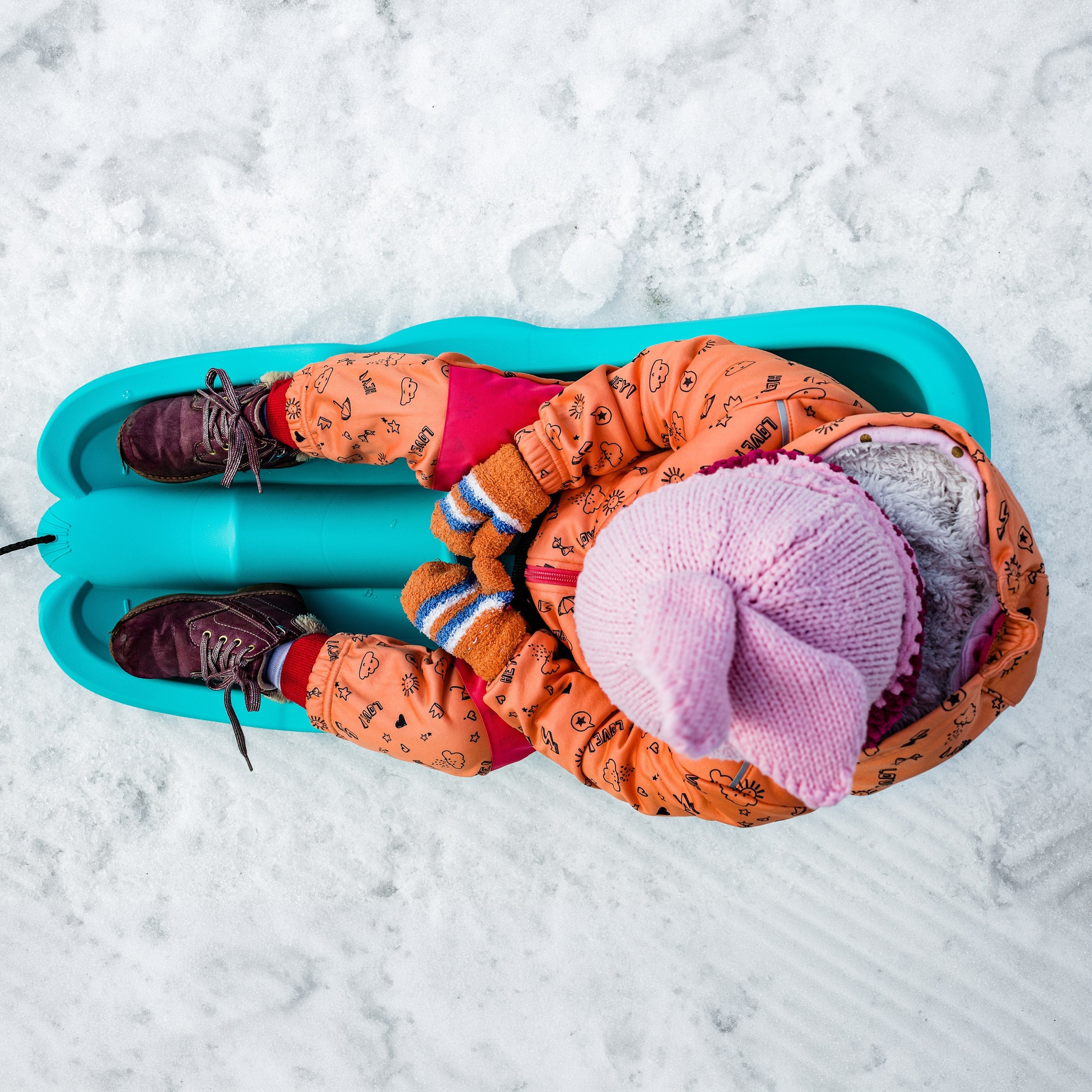 Baby sled with safety harness and pull rope Powershot