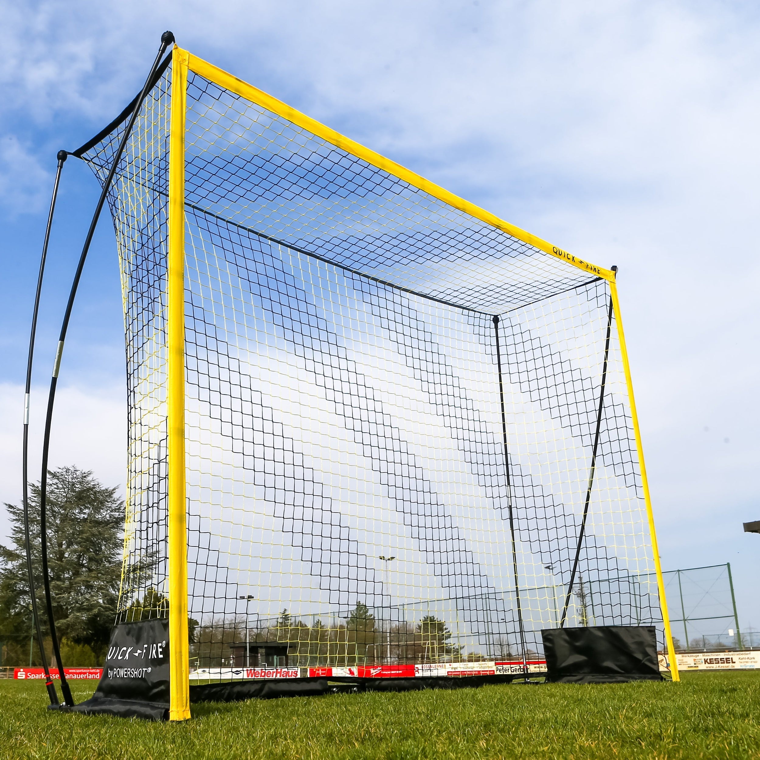 QuickFire® Self-weighted goal - 2.4m x 1.8m Powershot