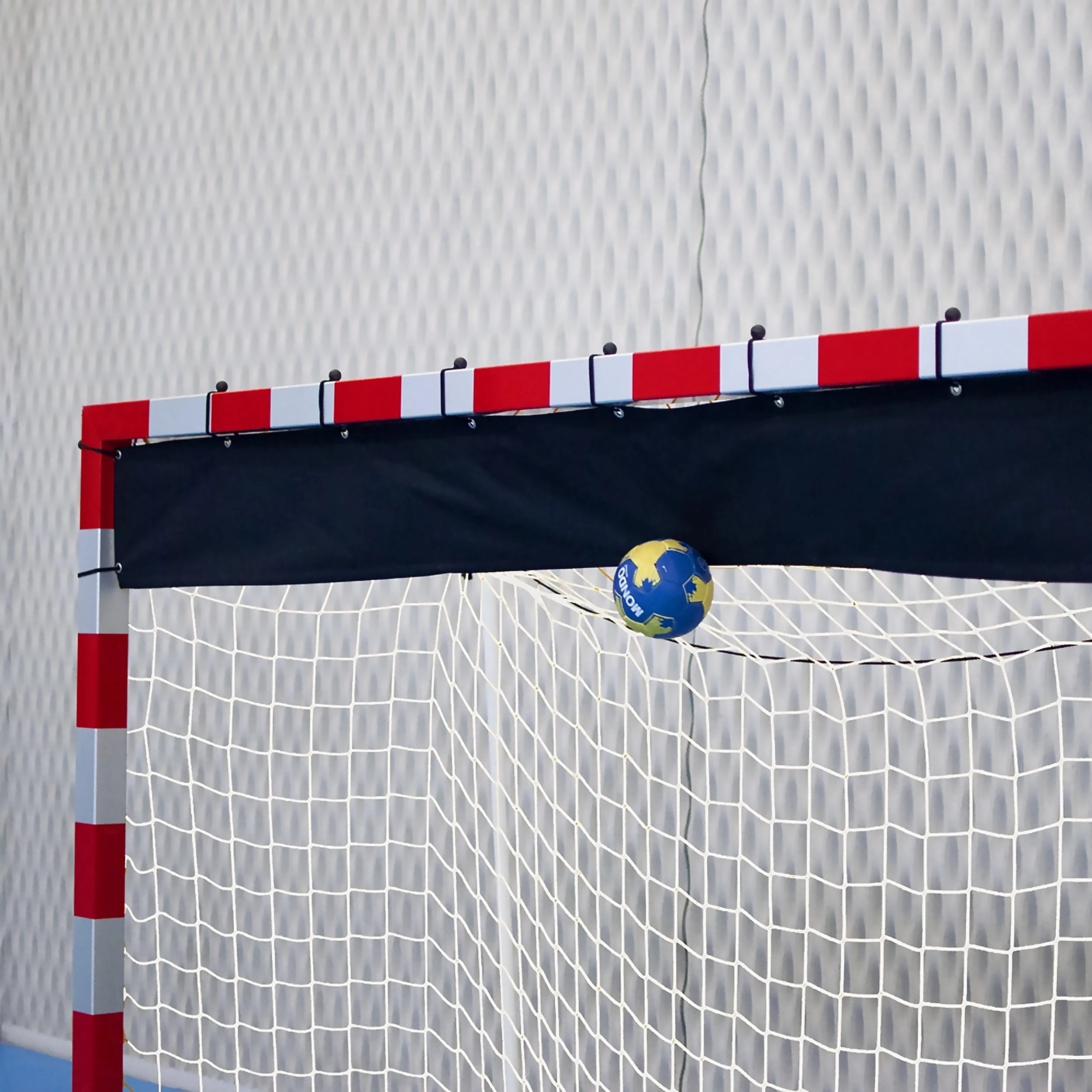 Polyester handball goal reducer