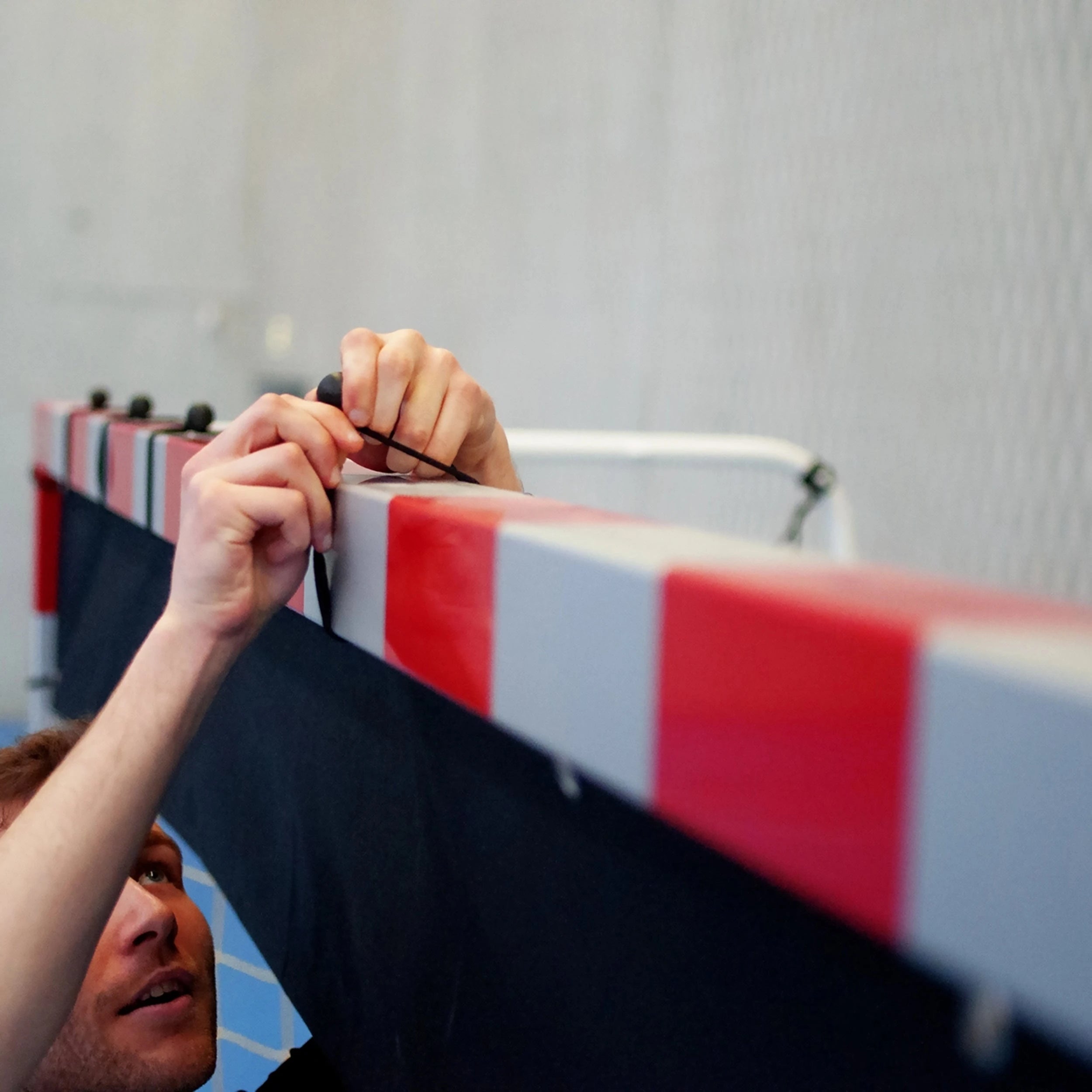 Polyester handball goal reducer