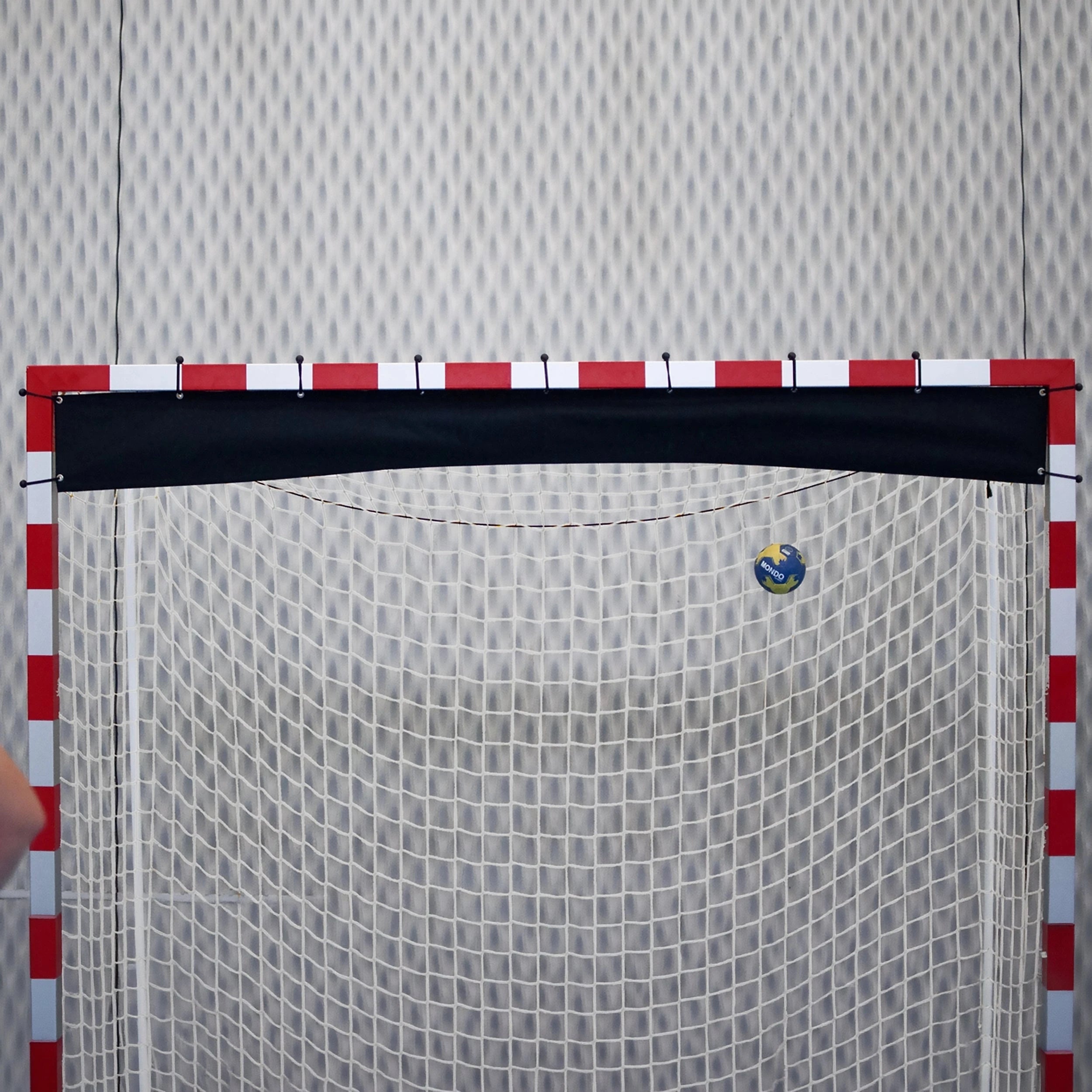 Polyester handball goal reducer