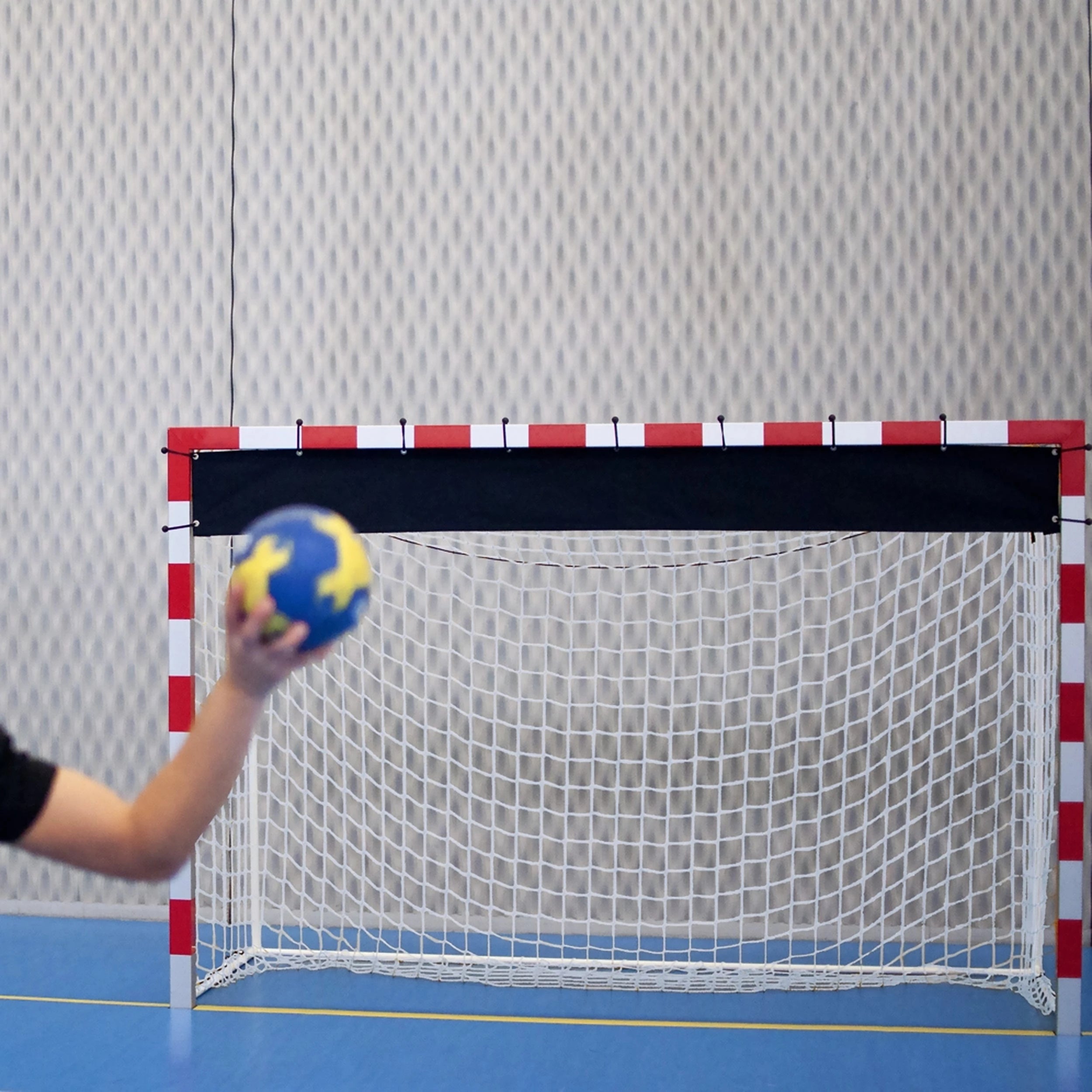 Polyester handball goal reducer